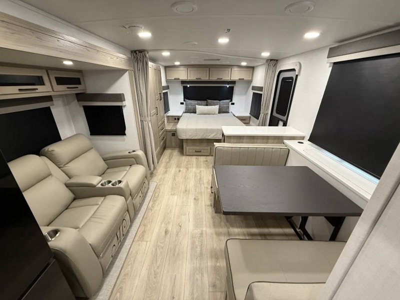 FOREST RIVER ROCKWOOD MINI LITE 2522FB