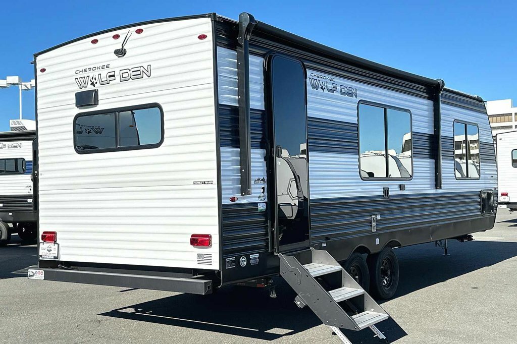 FOREST RIVER CHEROKEE WOLF DEN 323MB