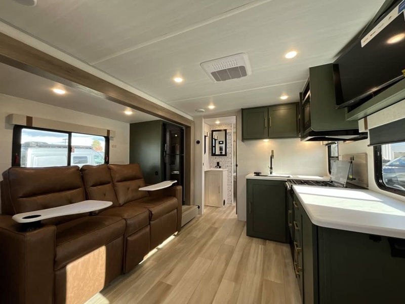 FOREST RIVER NO BOUNDARIES 20.7