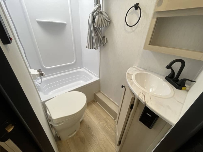 COACHMEN APEX ULTRA LITE 228BHS