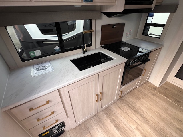 FOREST RIVER SURVEYOR LEGEND 261RKLE