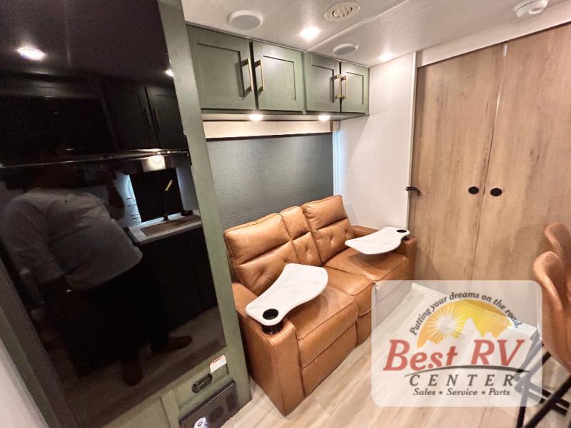 FOREST RIVER NO BOUNDARIES 20.2