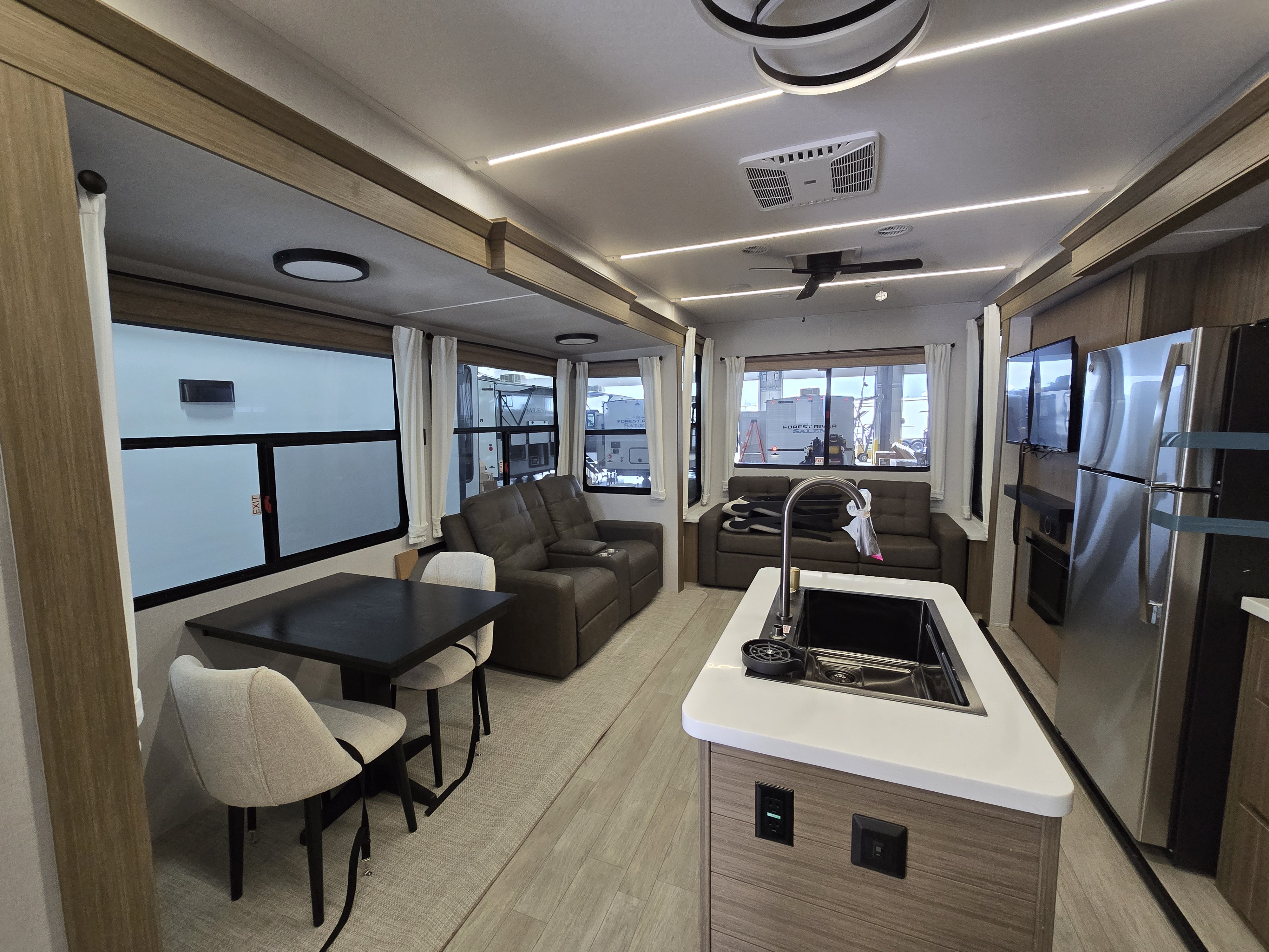 FOREST RIVER SALEM VILLA 40RLB