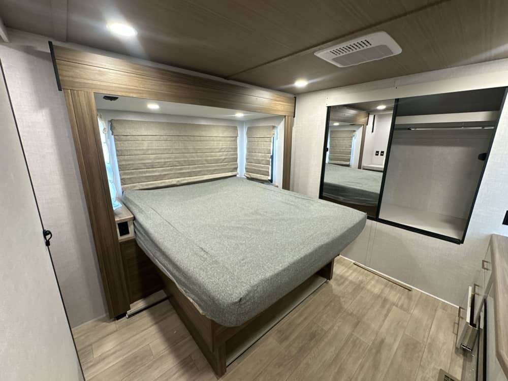 FOREST RIVER VIBE 3400SB
