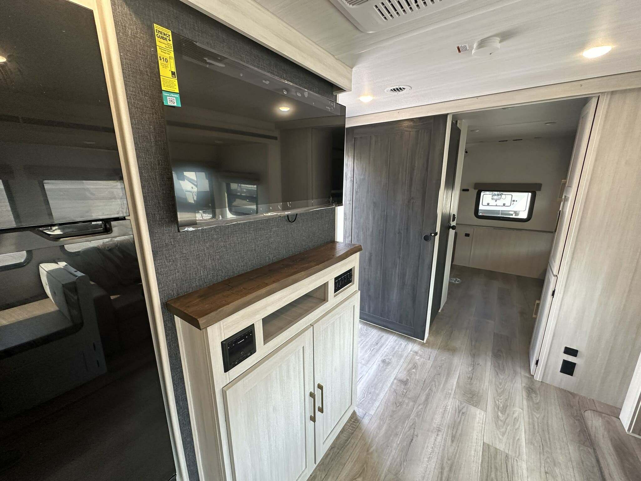 FOREST RIVER SURVEYOR 303BHLE