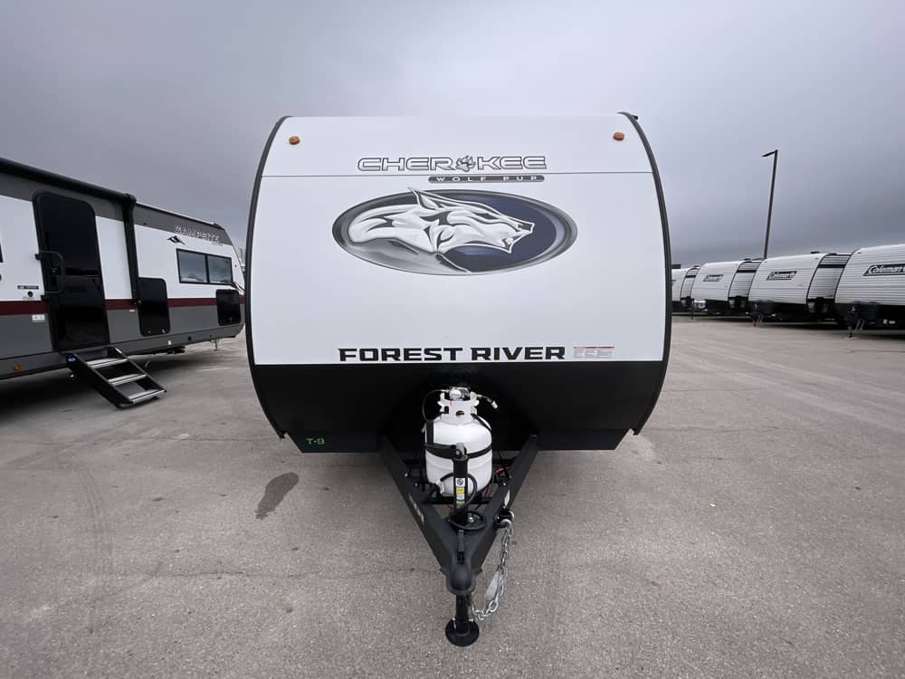 FOREST RIVER WOLF PUP 17LP