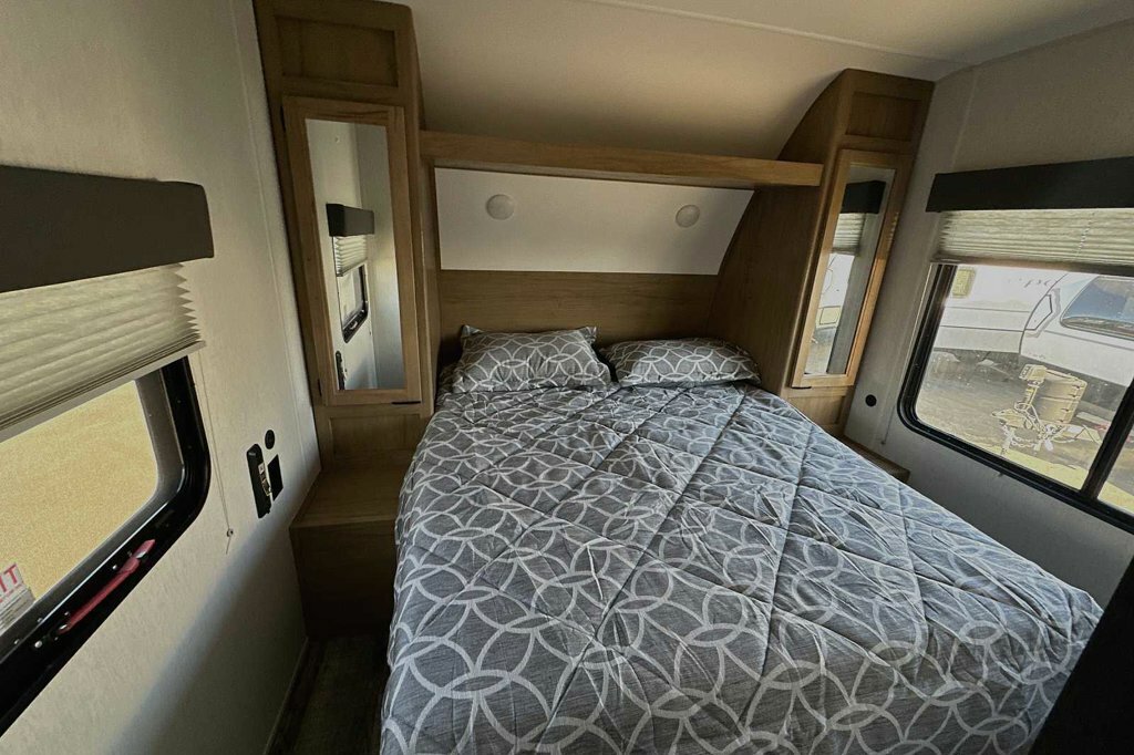 FOREST RIVER CHEROKEE WOLF DEN 323MB