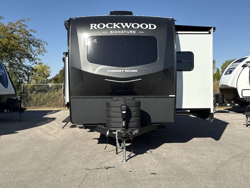 FOREST RIVER ROCKWOOD SIGNATURE 8337RL