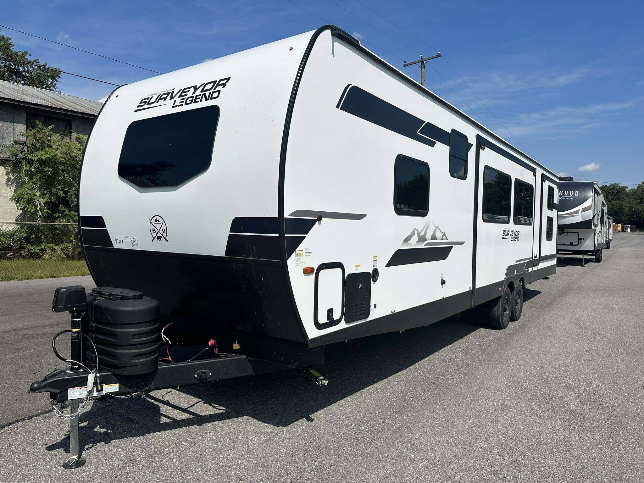 FOREST RIVER SURVEYOR 303BHLE