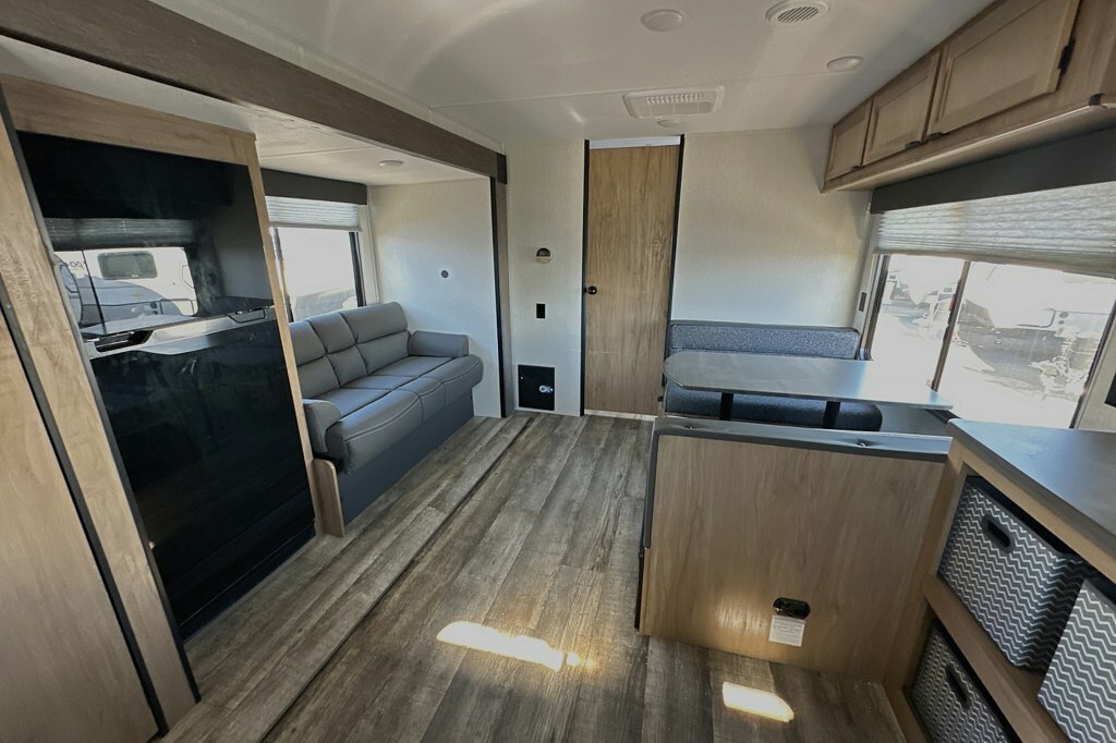 FOREST RIVER CHEROKEE WOLF DEN 323MB