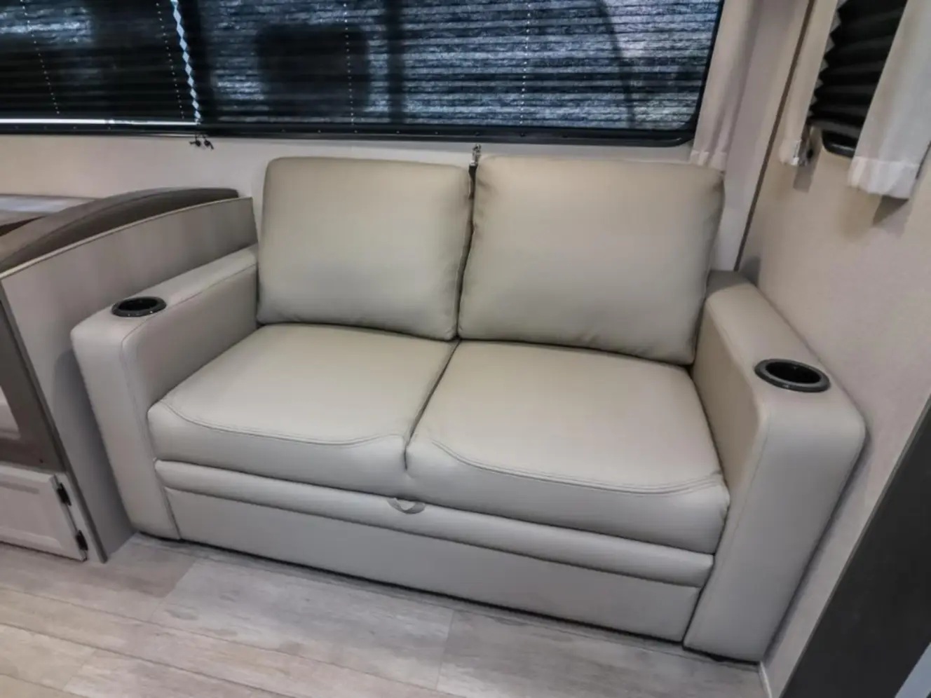 COACMHEN CATALINA LEGACY EDITION 342BHTS 2 BEDS