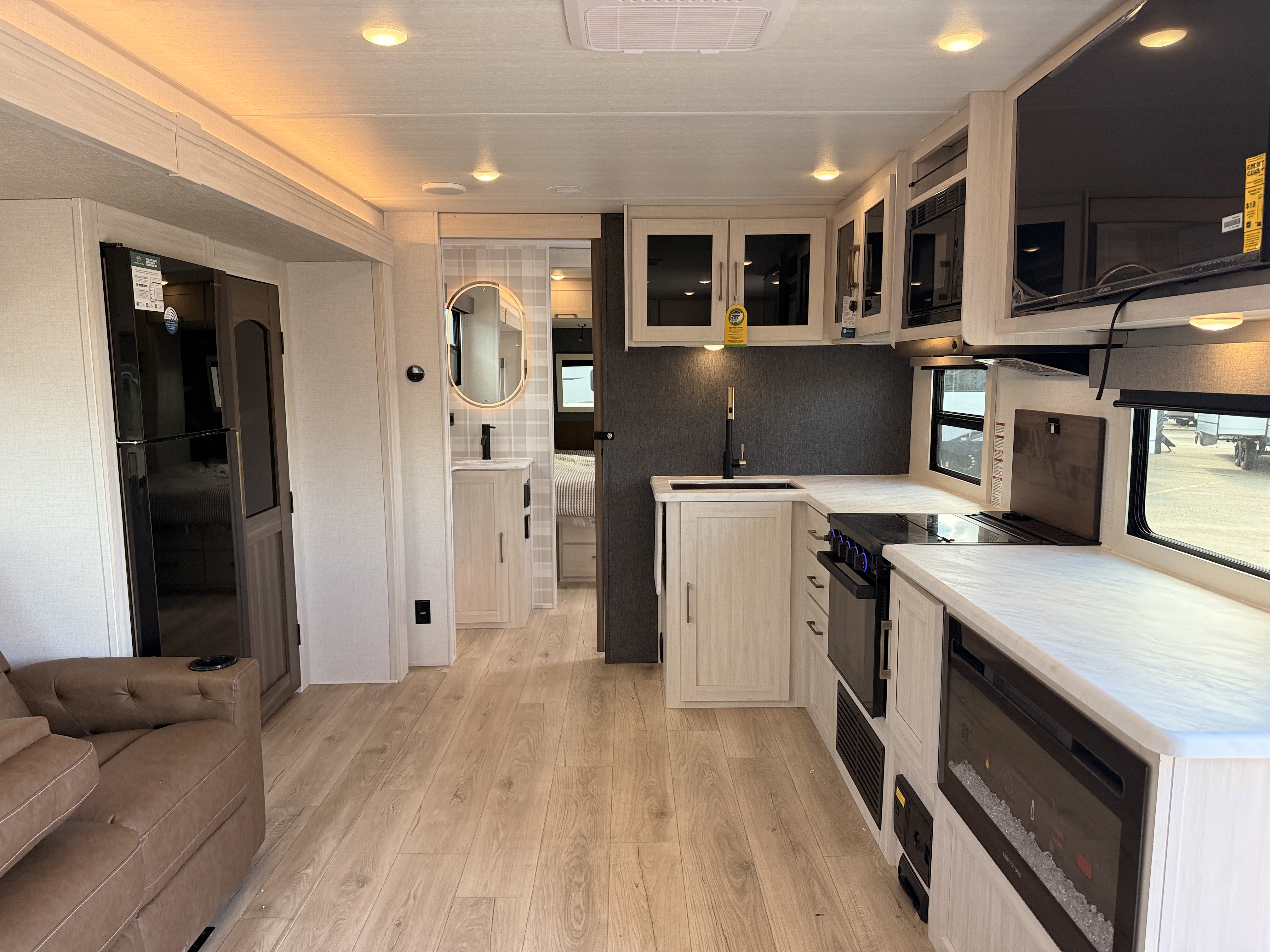 FOREST RIVER SURVEYOR 253RLS