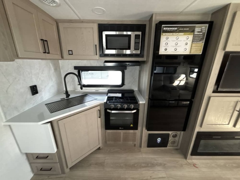 FOREST RIVER ROCKWOOD ULTRA LITE 2606WS