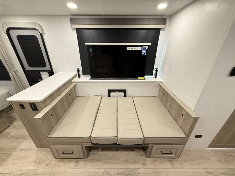 FOREST RIVER ROCKWOOD MINI LITE 2522FB