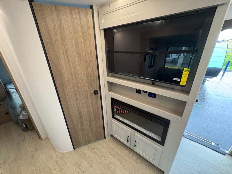 COACHMEN FREEDOM EXPRESS ULTRA LITE 320BHDS
