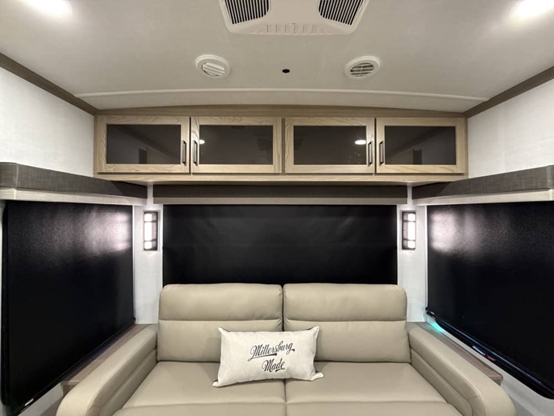 FOREST RIVER ROCKWOOD SIGNATURE 8337RL