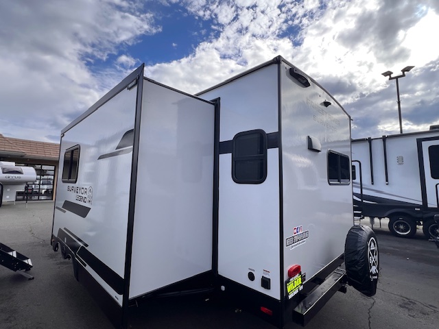 FOREST RIVER SURVEYOR LEGEND 261RKLE