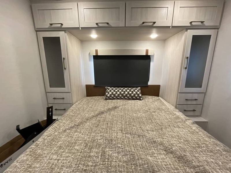 FOREST RIVER NO BOUNDARIES 20.5