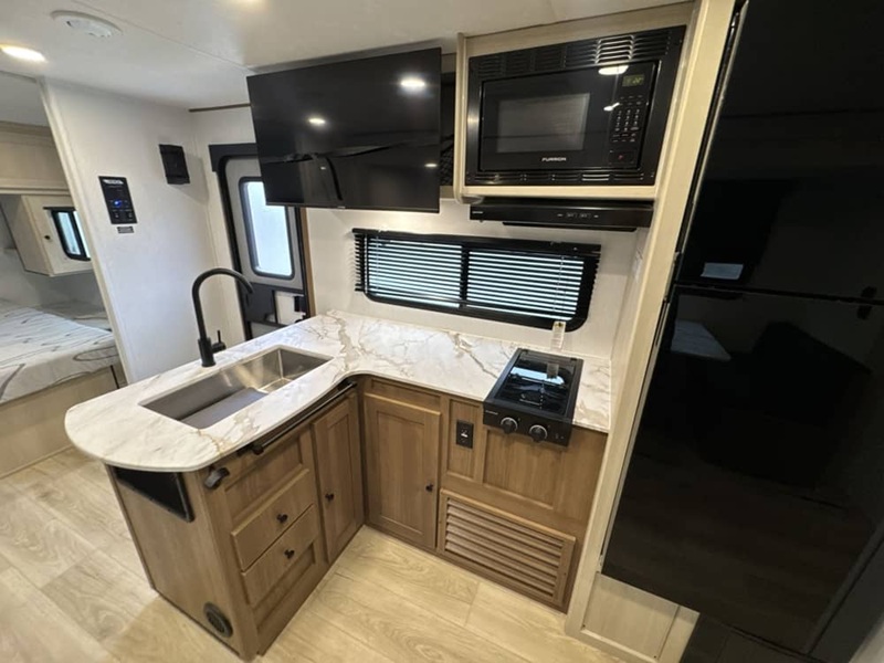 COACHMEN APEX ULTRA LITE 24RBX