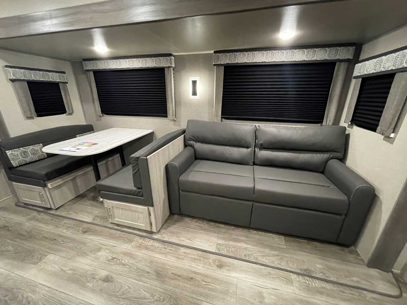 CATALINA DESTINATION SERIES 40BHTS