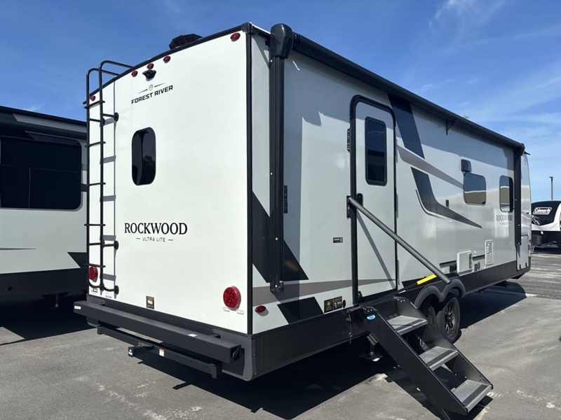 FOREST RIVER ROCKWOOD ULTRA LITE 2606WS