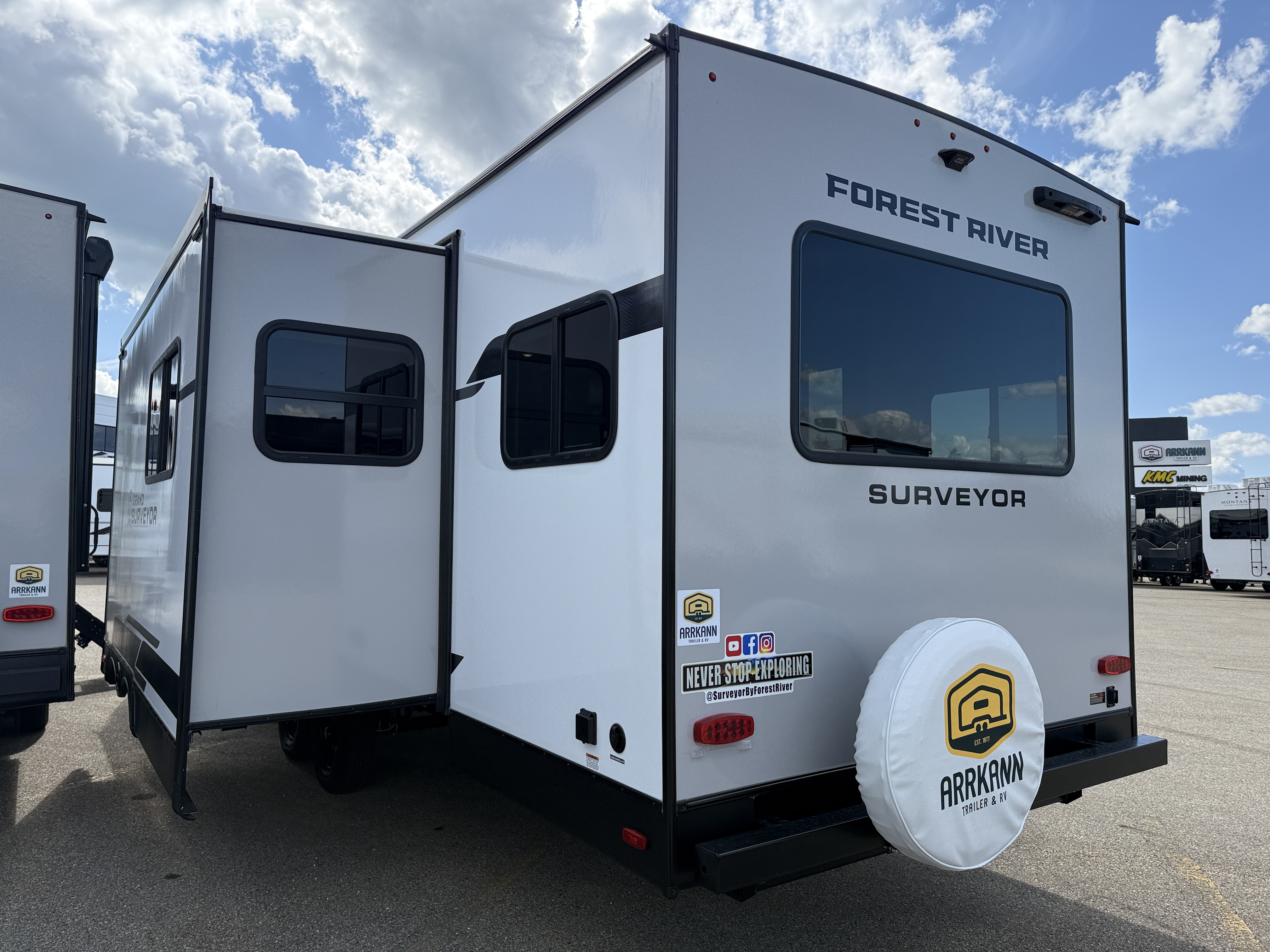 FOREST RIVER SURVEYOR 253RLS