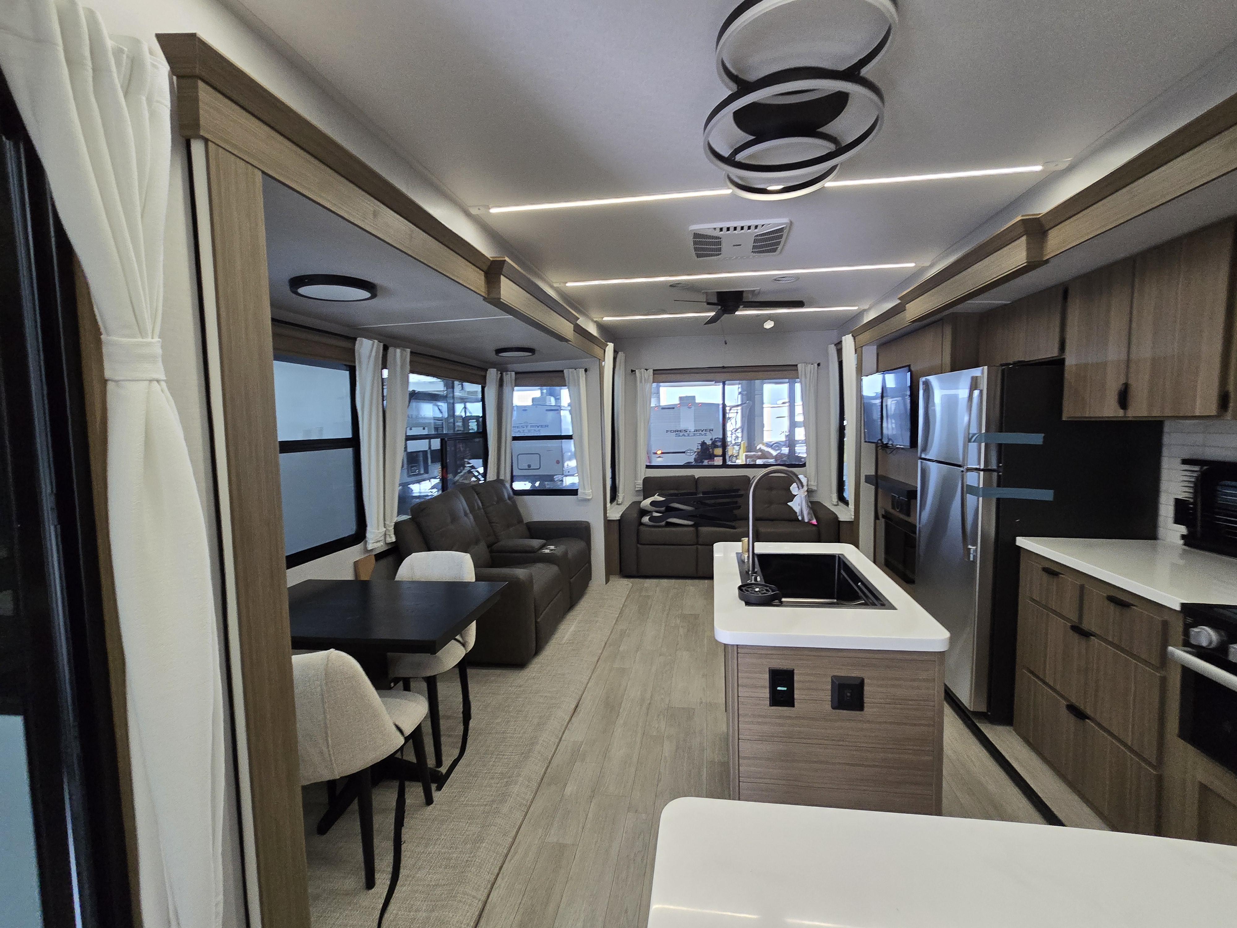 FOREST RIVER SALEM VILLA 40RLB