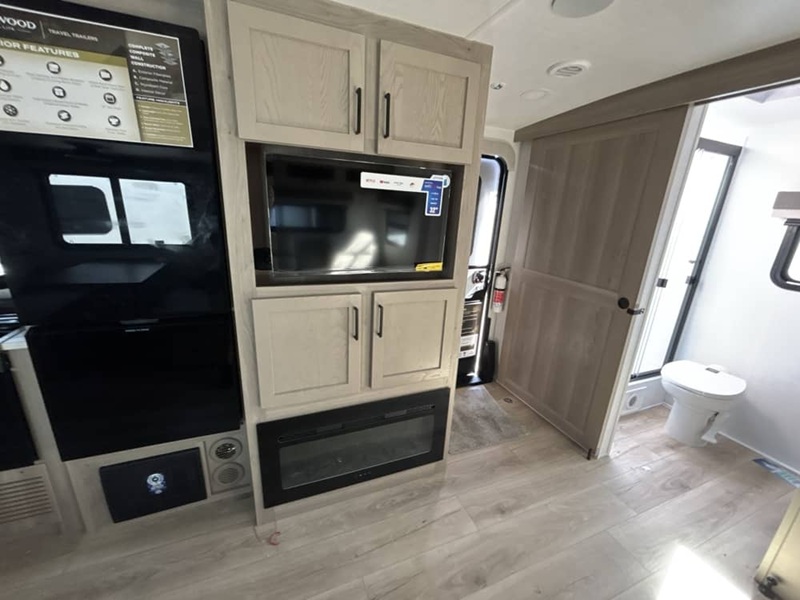 FOREST RIVER ROCKWOOD ULTRA LITE 2606WS