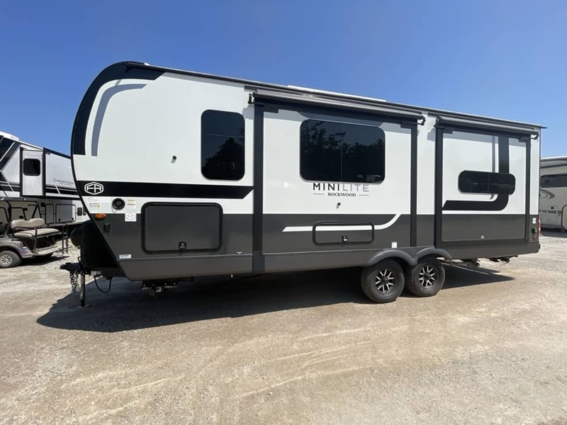 FOREST RIVER ROCKWOOD MINI LITE 2519S