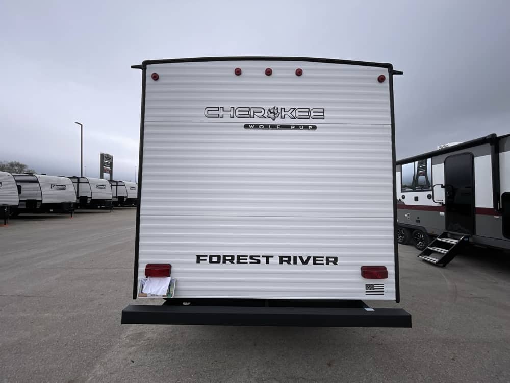 FOREST RIVER WOLF PUP 17LP