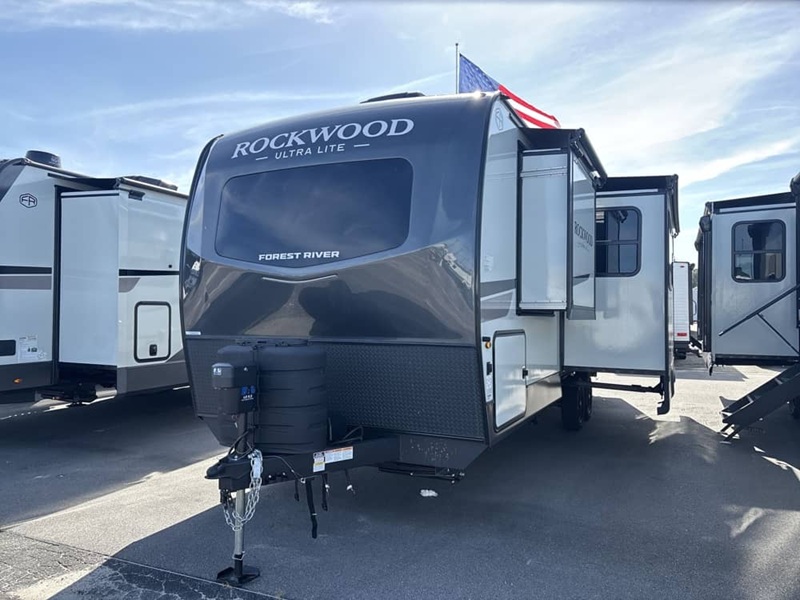 FOREST RIVER ROCKWOOD ULTRA LITE 2606WS