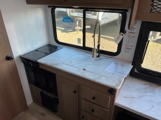 COACHMNE APEX ULTRA LITE 224RBS