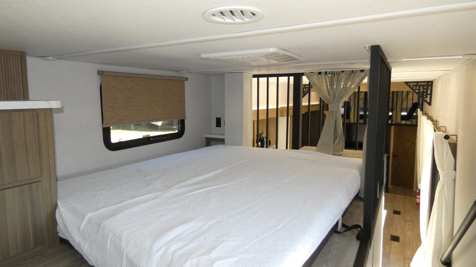 FOREST RIVER SALEM VILLA 40ZZZ