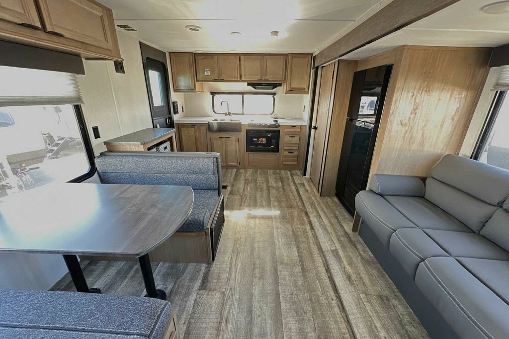 FOREST RIVER CHEROKEE WOLF DEN 323MB