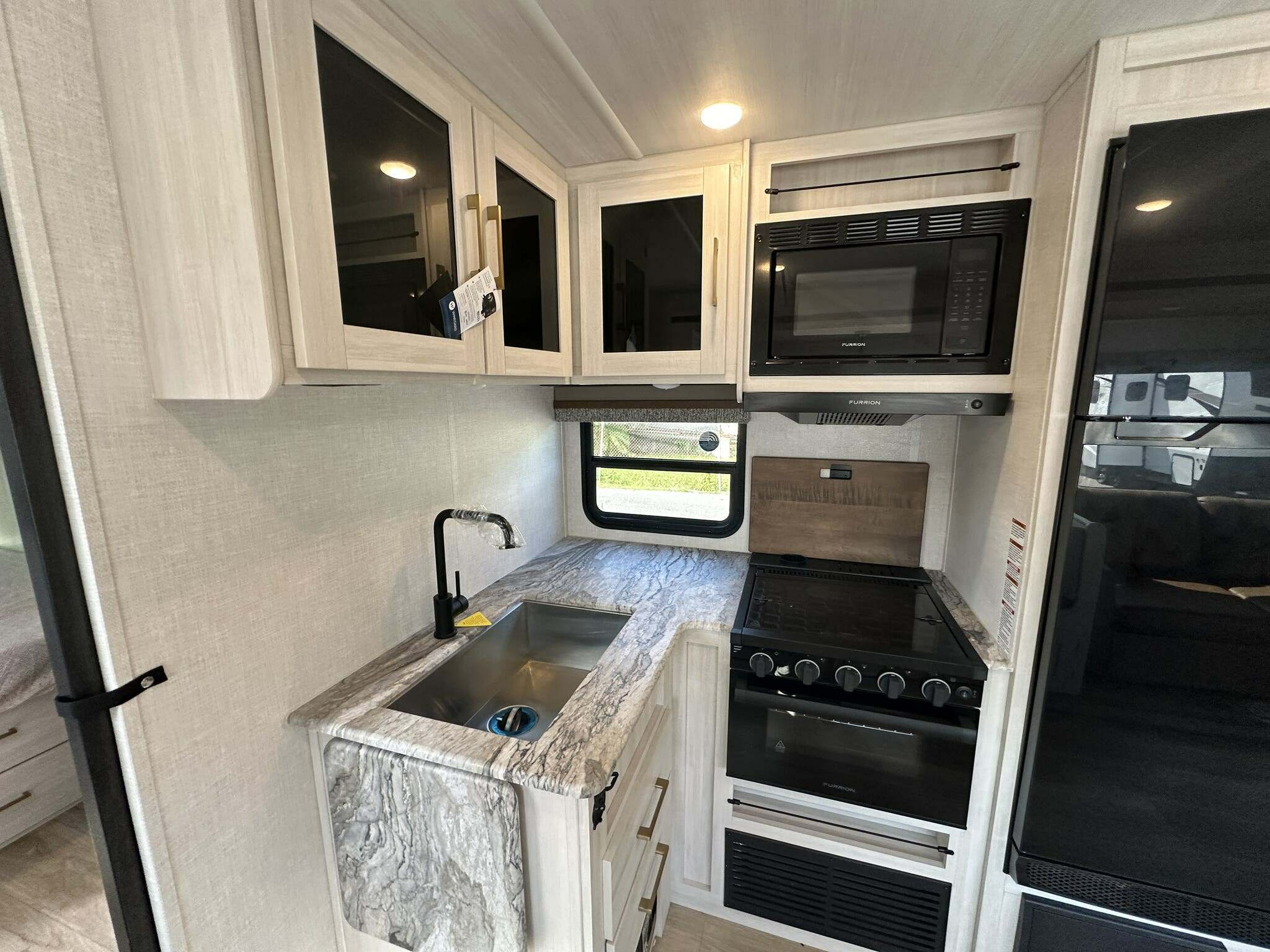 FOREST RIVER SURVEYOR 303BHLE