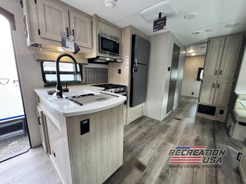 COACHMEN CATALINA LEGACY EDITION 343BHTS-DEN