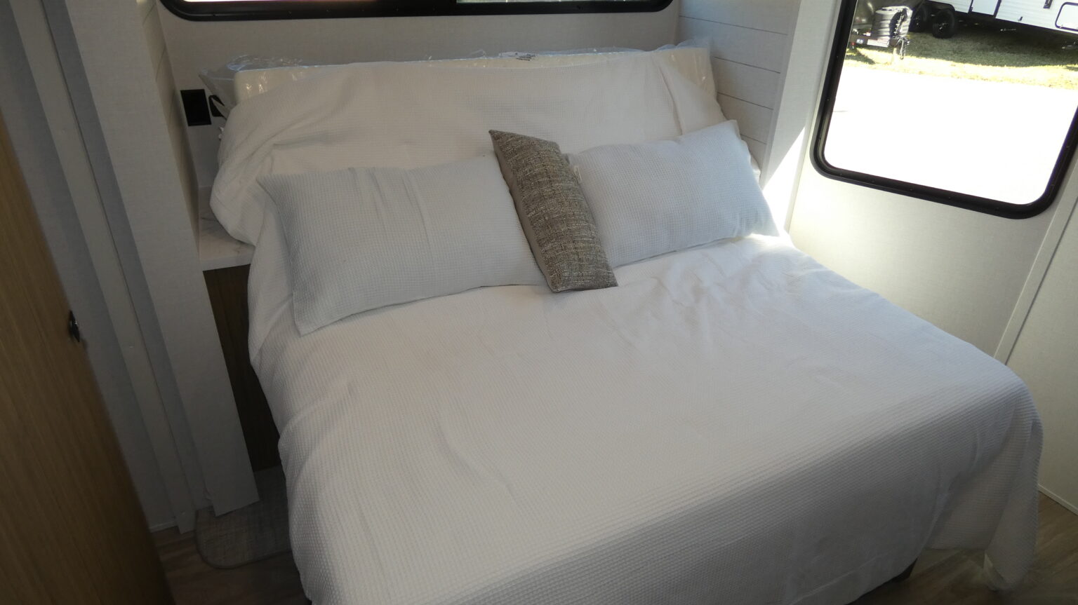 FOREST RIVER SALEM VILLA 40ZZZ