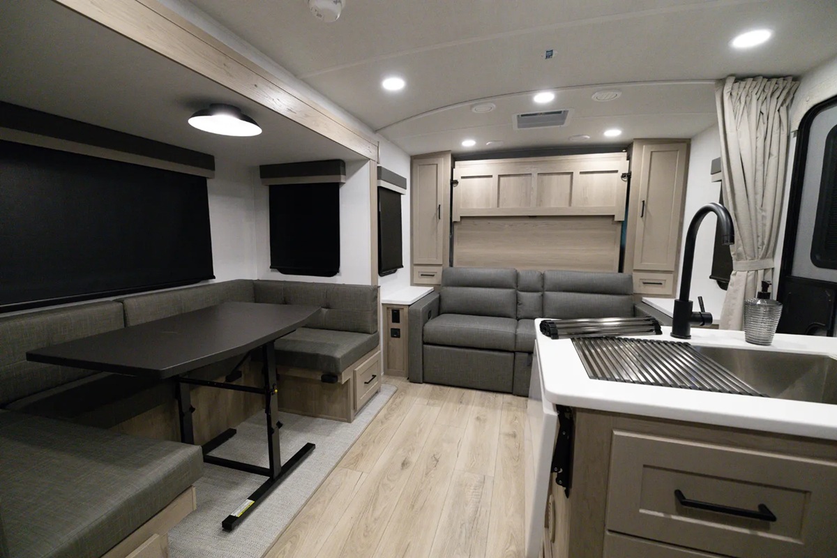 FOREST RIVER ROCKWOOD MINI LITE 2519S