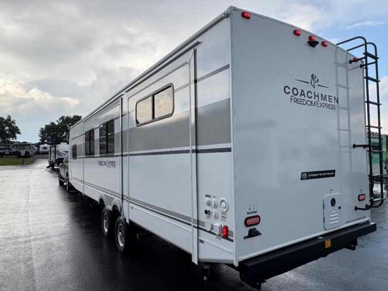 COACHMEN FREEDOM EXPRESS ULTRA LITE 320BHDS