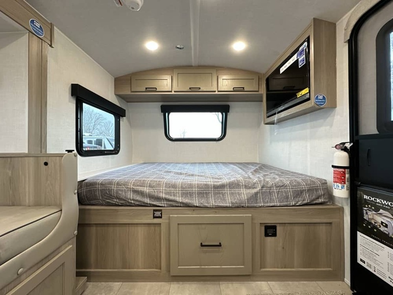 FOREST RIVER ROCKWOOD GEO PRO 20BH