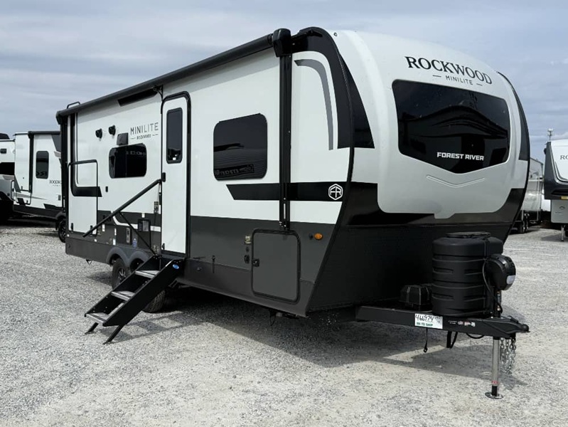 FOREST RIVER ROCKWOOD MINI LITE 2513S
