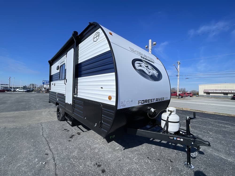 FOREST RIVER WOLF PUP 16LP