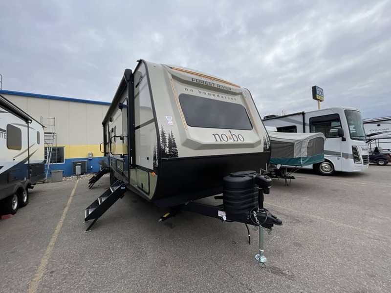 FOREST RIVER NO BOUNDARIES 20.8