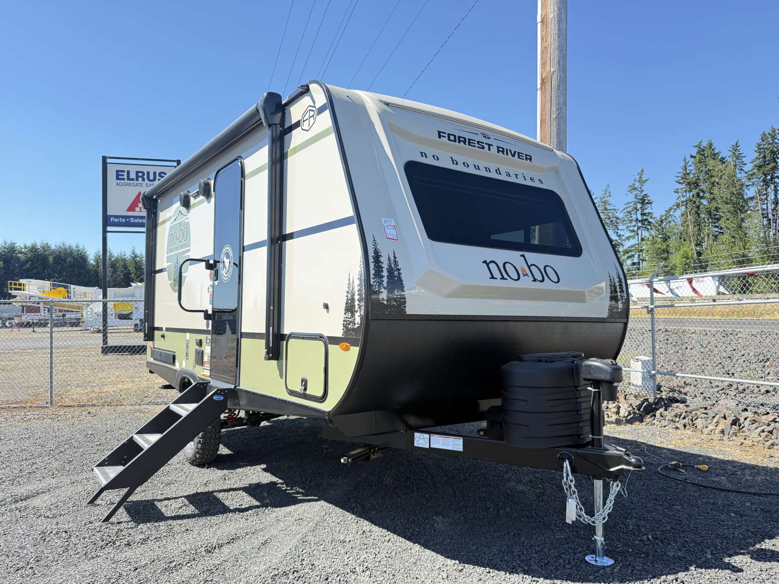 FOREST RIVER NO BOUNDARIES 18.0